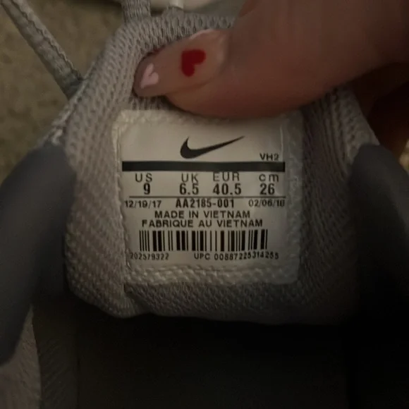 Nike Shoes - Picture 4 of 5